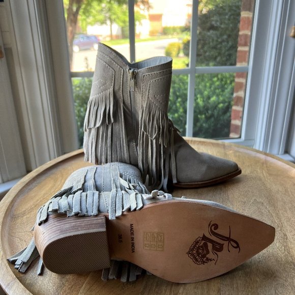 *NEW* Lawless Fringe Suede Western Boots Color: Bone size 8.5 - Picture 6 of 6